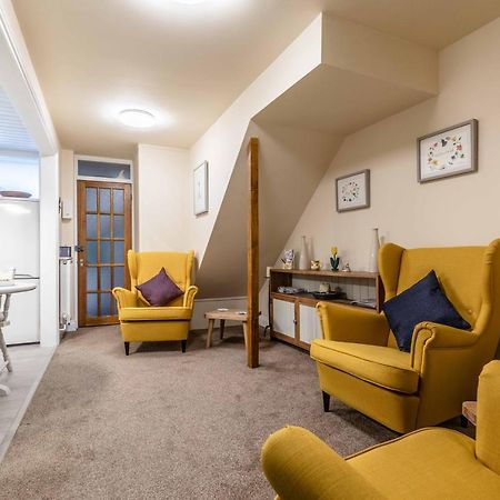 Central Windsor, 2 Bedroom 2 Bathroom, 5 Minutes To Castle Exterior foto